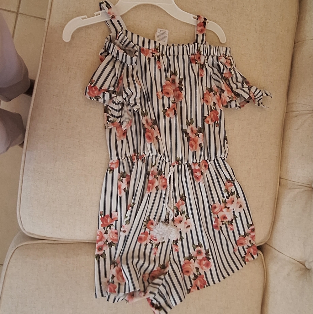 Cute girls short jumper